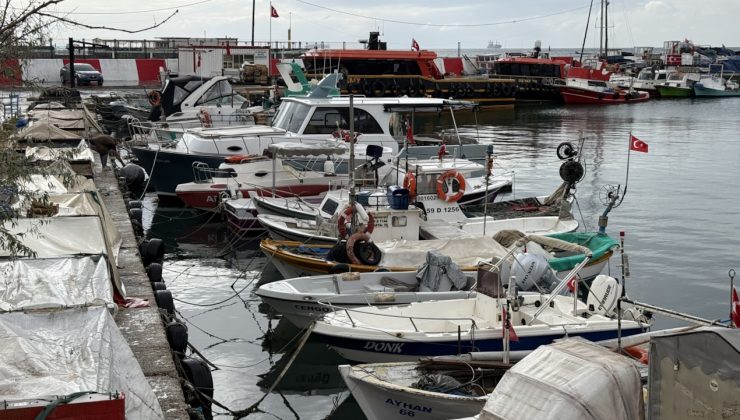 Balıkçıların "zorunlu paydosu" sürüyor