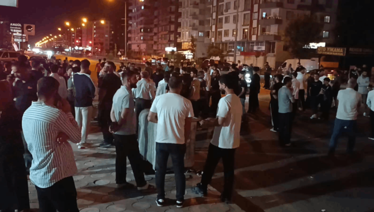 Batman’da yaya geçidinde dehşet: Otomobil 2 kişiye çarptı, öfkeli mahalleli yolu trafiğe kapattı!