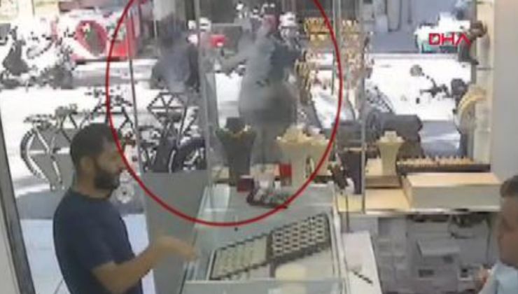 Çantasını alıp kaçan şüphelinin peşinden koştu