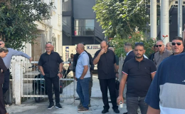 Kıb-Tek’te bir günlük grev eyleme dönüştü. El-Sen yöneticileri Barış Tilki’nin binaya girişini engelledi