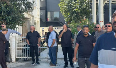 Kıb-Tek’te bir günlük grev eyleme dönüştü. El-Sen yöneticileri Barış Tilki’nin binaya girişini engelledi