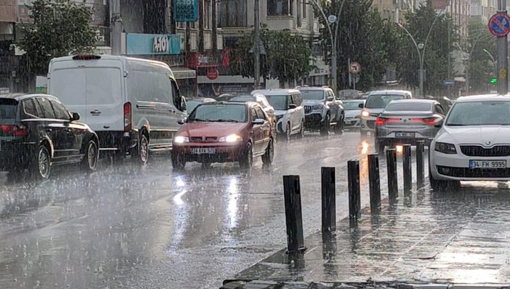 İstanbul için peş peşe uyarılar: Fırtına ve sağanak geliyor