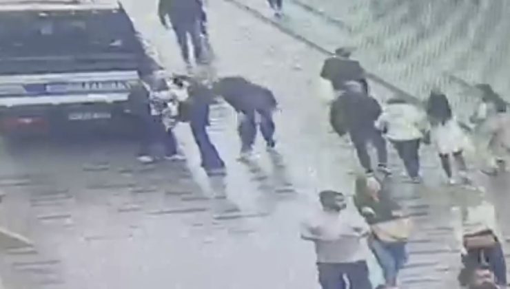 İstiklal'de cep telefonu çalan şüpheli suçüstü yakalandı: Kapkaç anları kamerada
