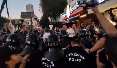İzmir'de Cemil Tugay protestosu: Polis müdahale etti