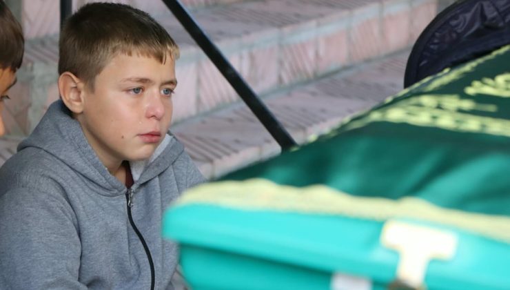 Soma'da acı ve umut yan yana: Bir yanda yürek yakan veda, diğer yanda kucaklaşma