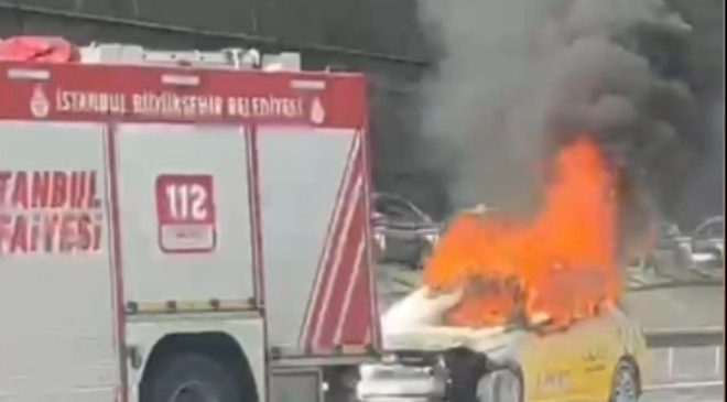 TEM’de korku dolu anlar! Seyir halindeki taksi bir anda alev aldı