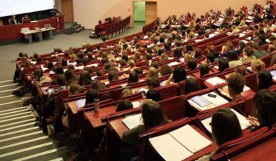 Üniversitelerde fenomenlik bölümü açıldı: Yıllık ücreti dudak uçuklattı