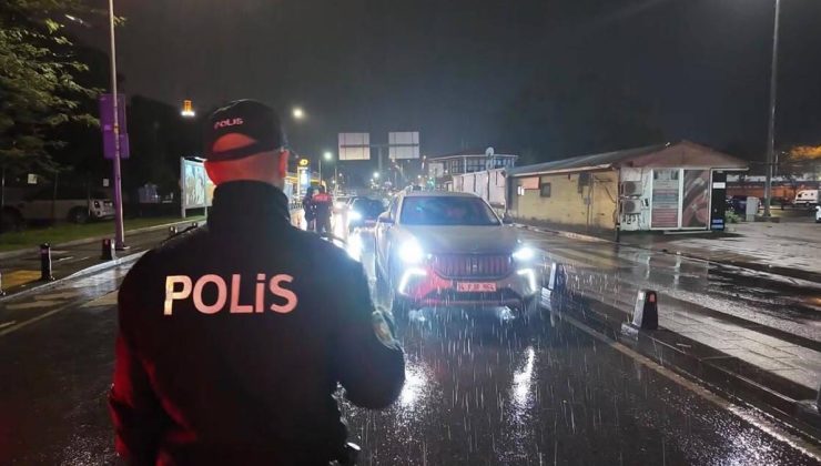 Üsküdar’da ‘Huzur İstanbul’ denetimi: Araçlar didik didik arandı
